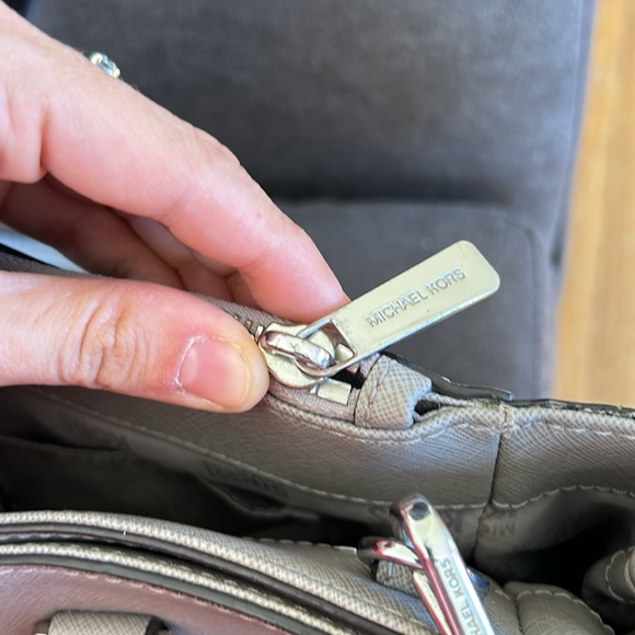 Michael Kors Purse- Needs TLC - Picture 8 of 16